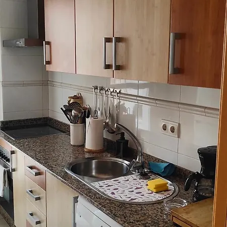 Piso Con Vistas Cerca Feria 4 Dorm 2 Banos, Aire Acond. Garaje Апартаменты *