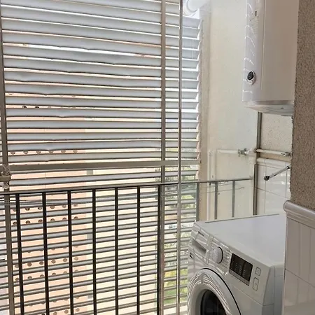 Piso Con Vistas Cerca Feria 4 Dorm 2 Banos, Aire Acond. Garaje Apartamento