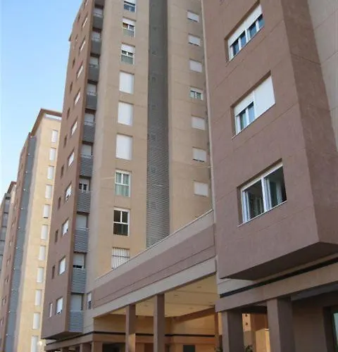 Piso Con Vistas Cerca Feria 4 Dorm 2 Banos, Aire Acond. Garaje Apartamento *